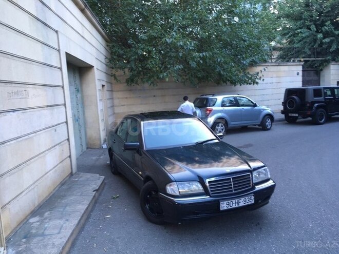 Mercedes C 220 2000, 380,000 km - 2.2 л - Bakı