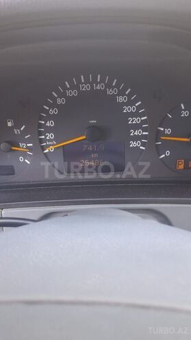 Mercedes E 220 2001, 254,866 km - 2.2 l - Bakı