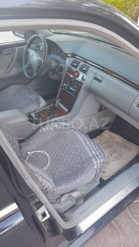 Mercedes E 220 2001, 254,866 km - 2.2 l - Bakı