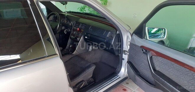 Mercedes C 220 1995, 36,600 km - 2.2 л - Zaqatala