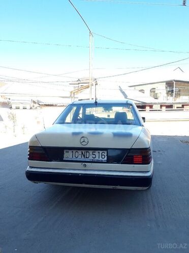 Mercedes E 250 1992, 539,756 km - 2.5 l - Bakı