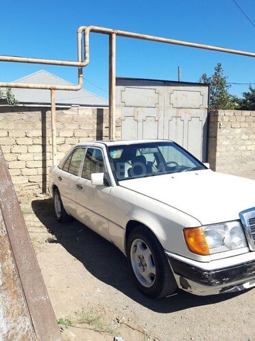 Mercedes E 250 1992, 539,756 km - 2.5 l - Bakı