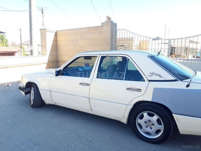 Mercedes E 250 1992, 539,756 km - 2.5 l - Bakı