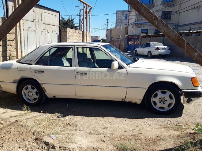 Mercedes E 250 1992, 539,756 km - 2.5 l - Bakı