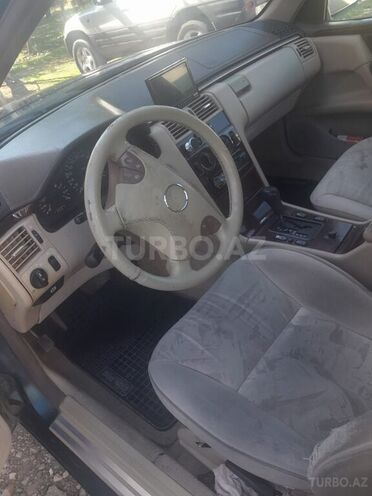 Mercedes E 240 1997, 300,000 km - 2.4 l - Gəncə
