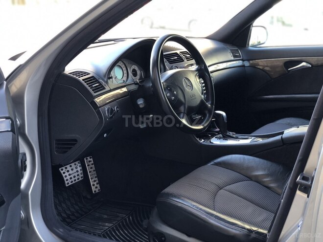 Mercedes E 220 2002, 266,000 km - 2.2 l - Bakı