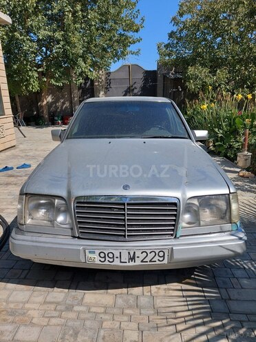 Mercedes E 200 1993, 300,000 km - 2.0 l - Bakı