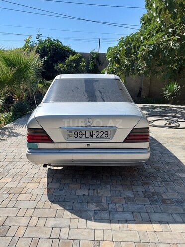 Mercedes E 200 1993, 300,000 km - 2.0 l - Bakı