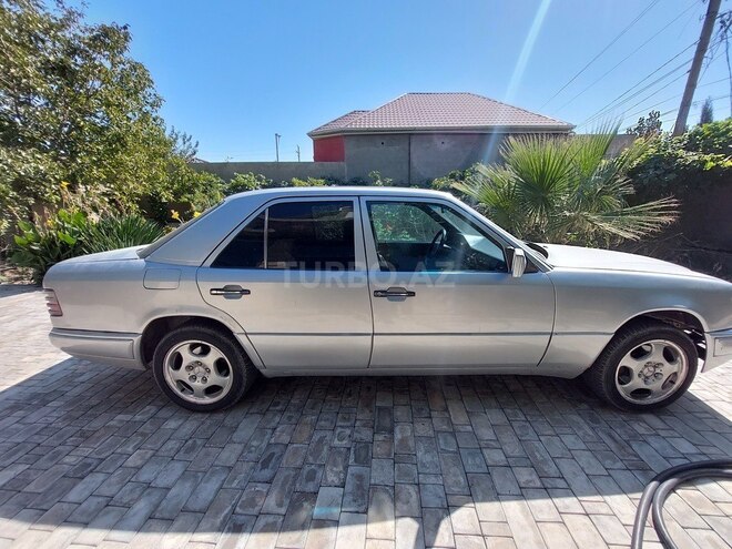 Mercedes E 200 1993, 300,000 km - 2.0 l - Bakı