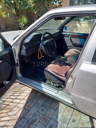 Mercedes E 200 1993, 300,000 km - 2.0 l - Bakı