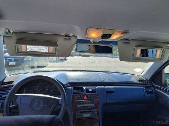 Mercedes E 240 1998, 235,000 km - 2.4 l - Bakı