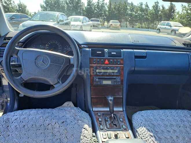 Mercedes E 240 1998, 235,000 km - 2.4 l - Bakı