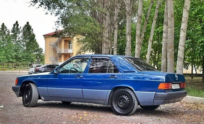 Mercedes 190 1990, 210,000 km - 1.8 л - Yevlax