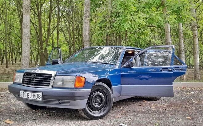 Mercedes 190 1990, 210,000 km - 1.8 л - Yevlax