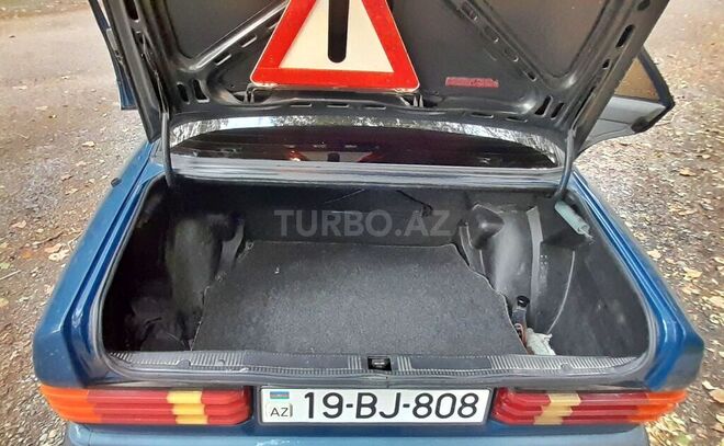 Mercedes 190 1990, 210,000 km - 1.8 л - Yevlax