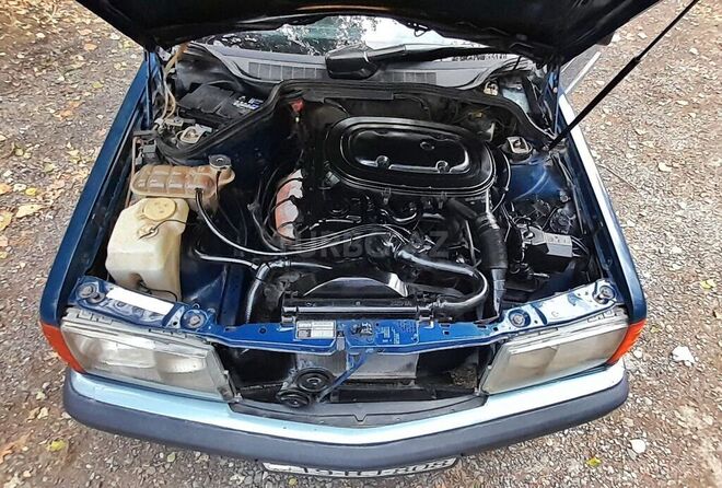 Mercedes 190 1990, 210,000 km - 1.8 л - Yevlax
