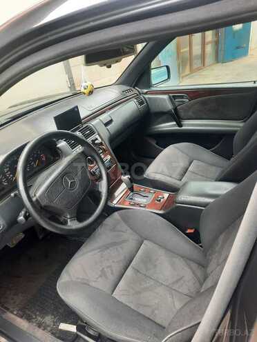 Mercedes E 200 1995, 291,187 km - 2.0 l - Bakı
