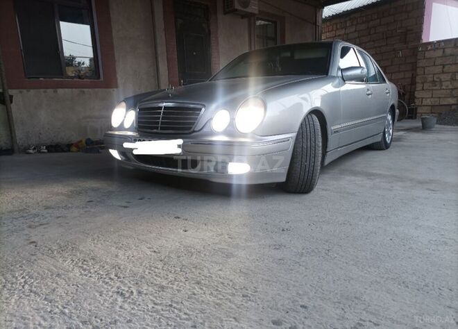 Mercedes E 280 1999, 325,222 km - 2.8 l - Bakı