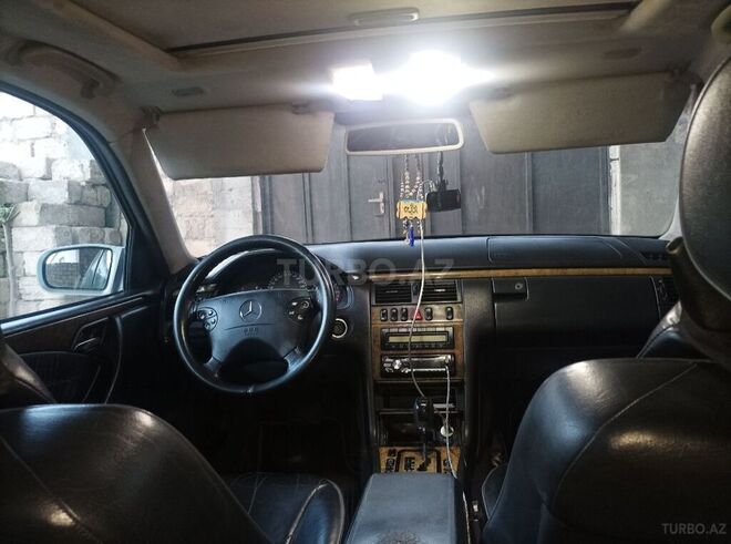Mercedes E 280 1999, 325,222 km - 2.8 l - Bakı