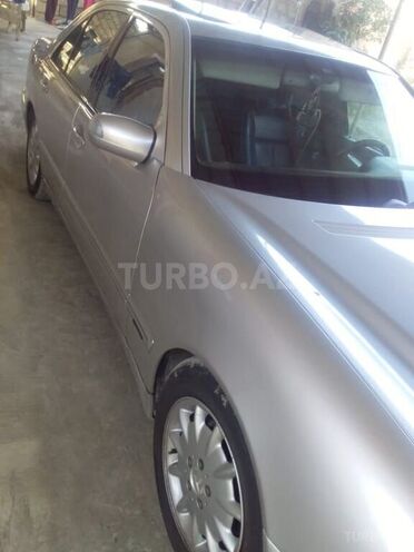 Mercedes E 280 1999, 325,222 km - 2.8 l - Bakı