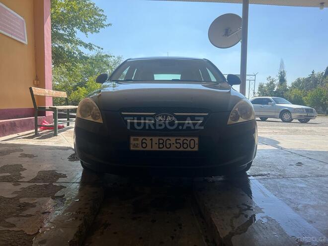 Kia Ceed 2010, 207,000 km - 1.6 l - Ucar