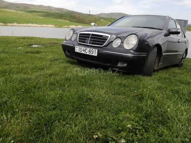 Mercedes E 220 2000, 319,000 km - 2.2 л - Gədəbəy
