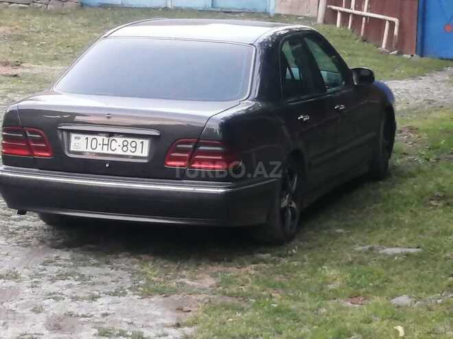 Mercedes E 220 2000, 319,000 km - 2.2 л - Gədəbəy