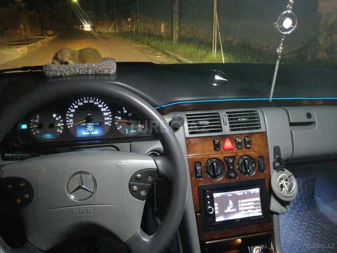 Mercedes E 220 2000, 319,000 km - 2.2 л - Gədəbəy