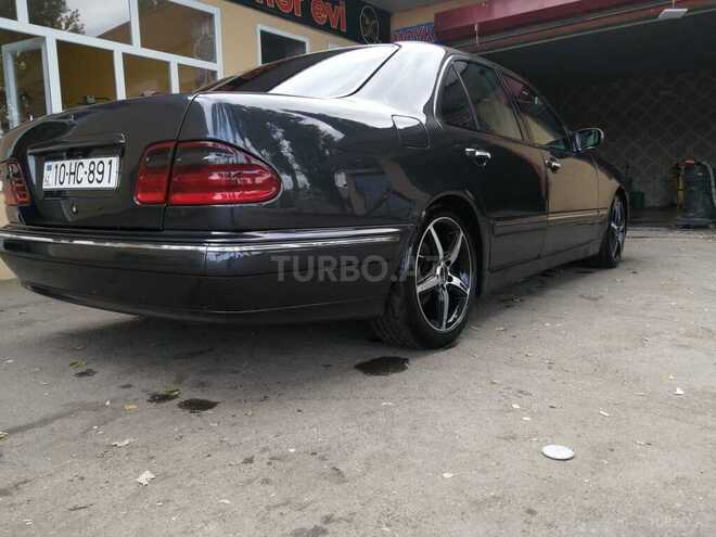 Mercedes E 220 2000, 319,000 km - 2.2 л - Gədəbəy