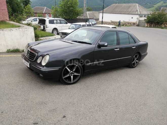 Mercedes E 220 2000, 319,000 km - 2.2 л - Gədəbəy