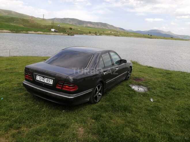 Mercedes E 220 2000, 319,000 km - 2.2 л - Gədəbəy