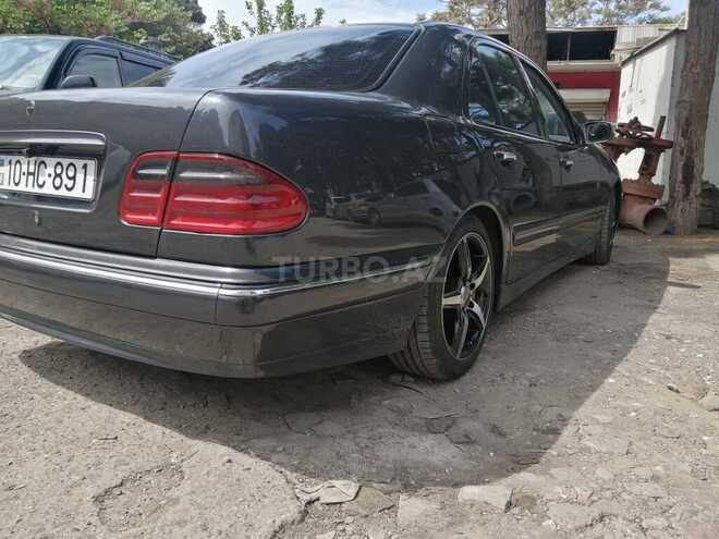 Mercedes E 220 2000, 319,000 km - 2.2 л - Gədəbəy