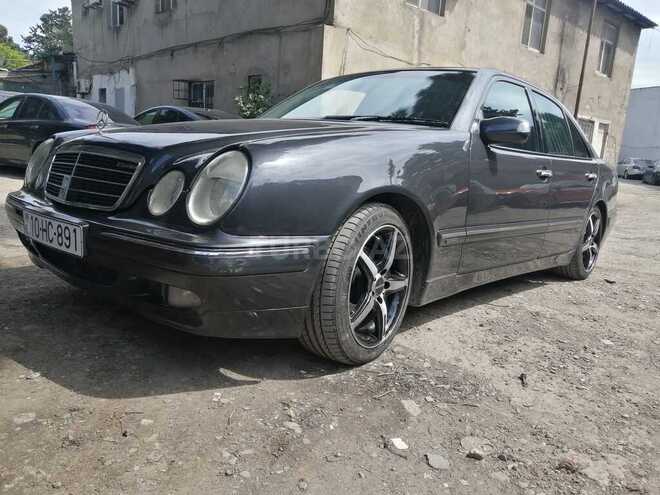 Mercedes E 220 2000, 319,000 km - 2.2 л - Gədəbəy