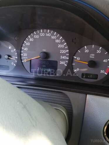 Mercedes E 220 2000, 319,000 km - 2.2 л - Gədəbəy