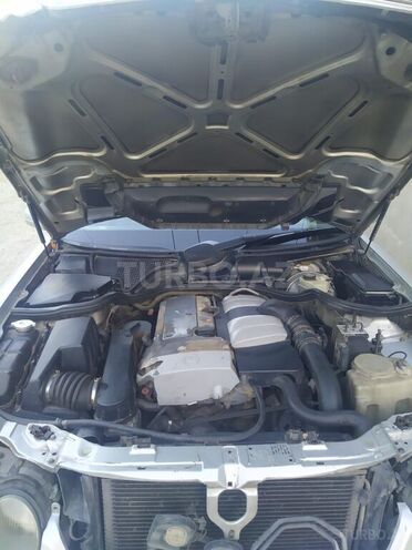 Mercedes E 200 2002, 376,500 km - 2.0 л - Bakı