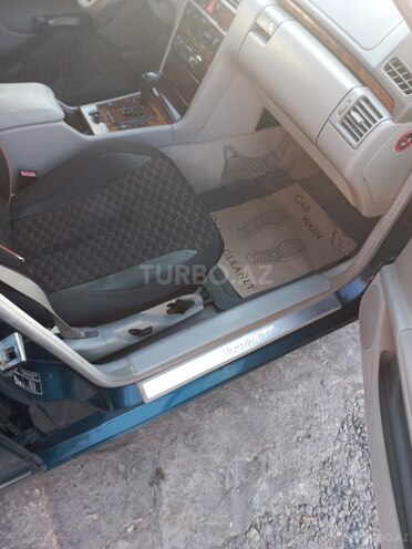 Mercedes E 220 2000, 390,000 km - 2.2 л - Sabirabad