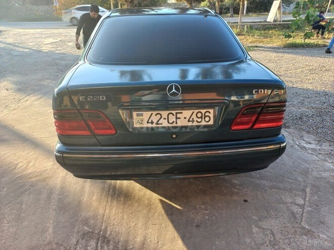 Mercedes E 220 2000, 390,000 km - 2.2 л - Sabirabad