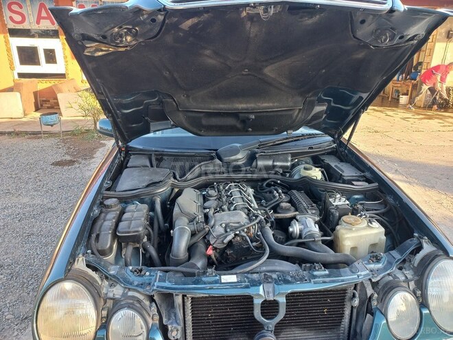 Mercedes E 220 2000, 390,000 km - 2.2 л - Sabirabad