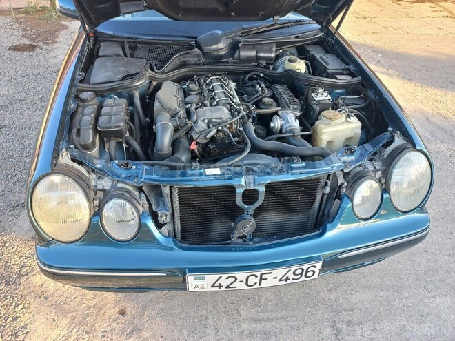 Mercedes E 220 2000, 390,000 km - 2.2 л - Sabirabad
