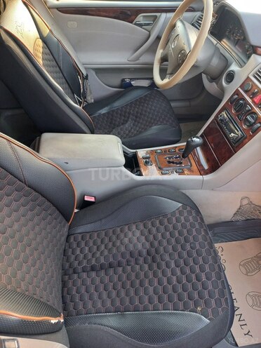 Mercedes E 220 2000, 390,000 km - 2.2 л - Sabirabad