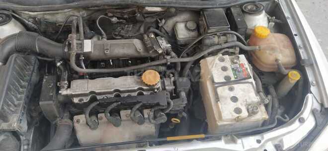 Opel Astra 2002, 300,000 km - 1.6 l - Qazax