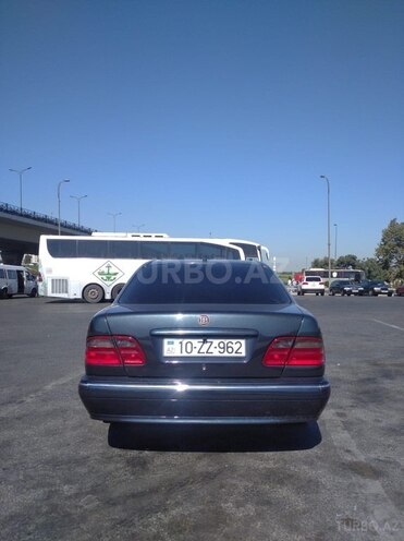 Mercedes E 240 2000, 250,000 km - 2.4 л - Bakı