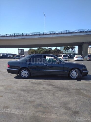 Mercedes E 240 2000, 250,000 km - 2.4 л - Bakı