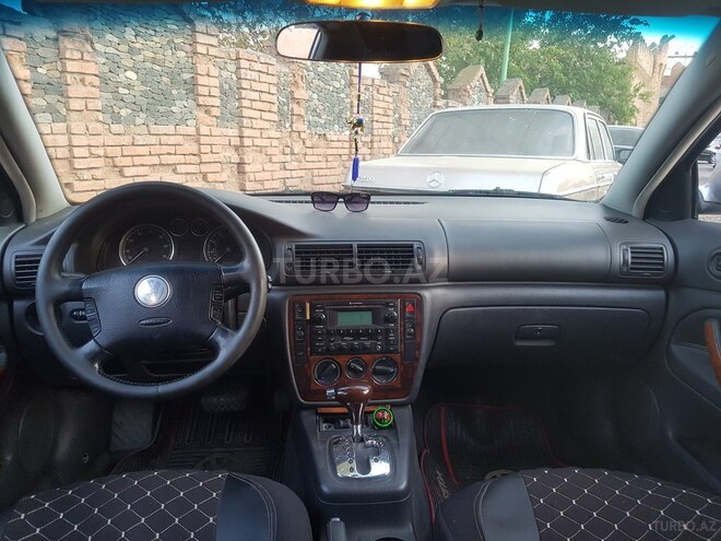 Volkswagen Passat 2004, 180,000 km - 1.8 l - Gəncə