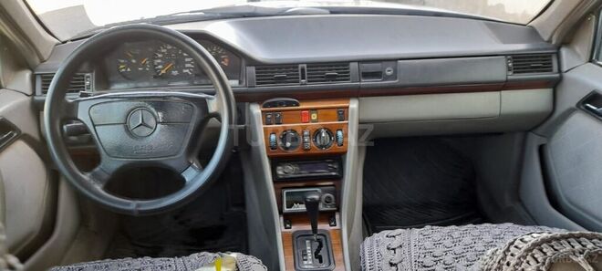 Mercedes E 220 1993, 563,074 km - 2.2 l - Bakı