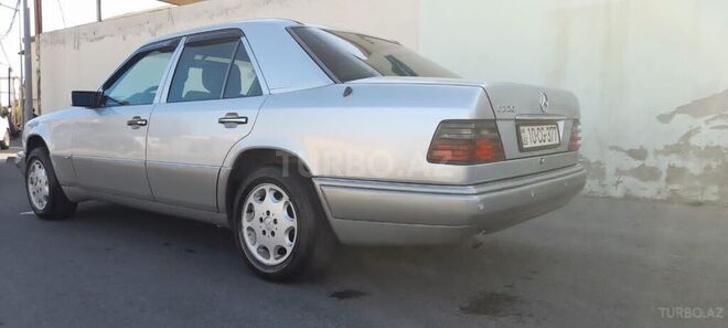 Mercedes E 220 1993, 563,074 km - 2.2 l - Bakı