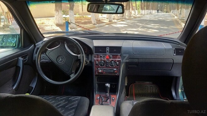 Mercedes C 220 2000, 180,000 km - 2.2 л - Sumqayıt