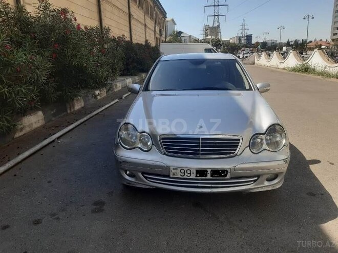 Mercedes E 220 2004, 266,500 km - 2.2 l - Bakı