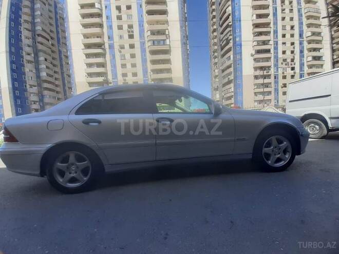 Mercedes E 220 2004, 266,500 km - 2.2 l - Bakı