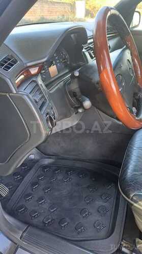 Mercedes E 220 2000, 383,735 km - 2.2 l - Sabirabad